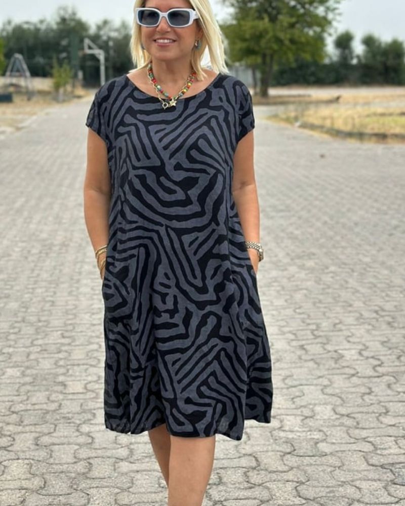 Solina™ – Kleid mit Rundhalsausschnitt und wunderschönem, bauchbedeckendem Print