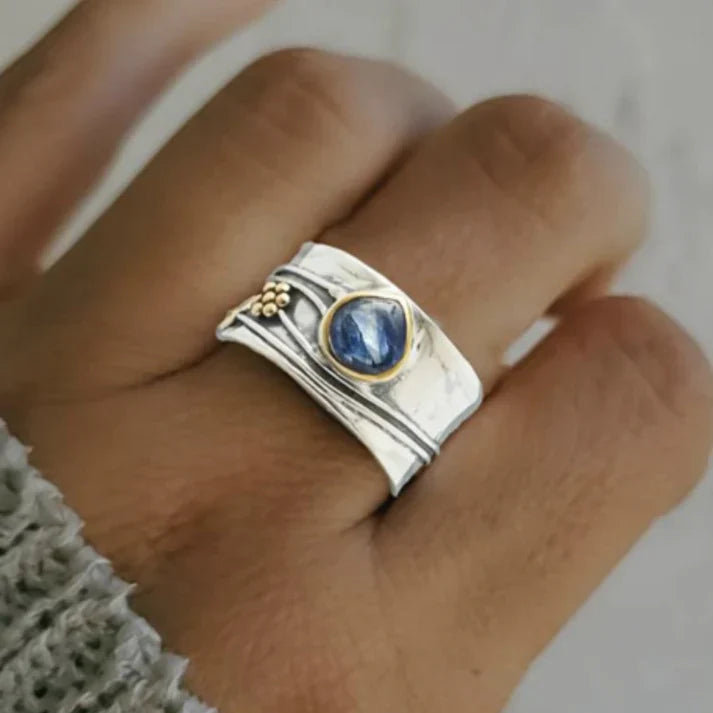 Vintage-Silberring mit blauem Saphir
